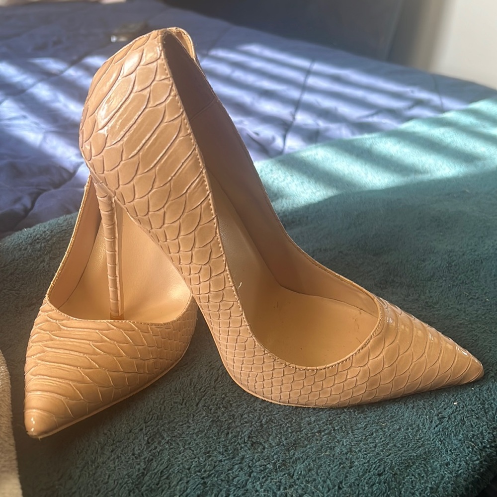 Pastel pink stilettos!